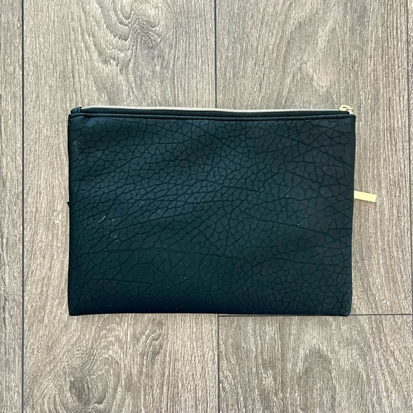 Jones New York Signature Charging Pouch. NWT - Picture 3 of 4